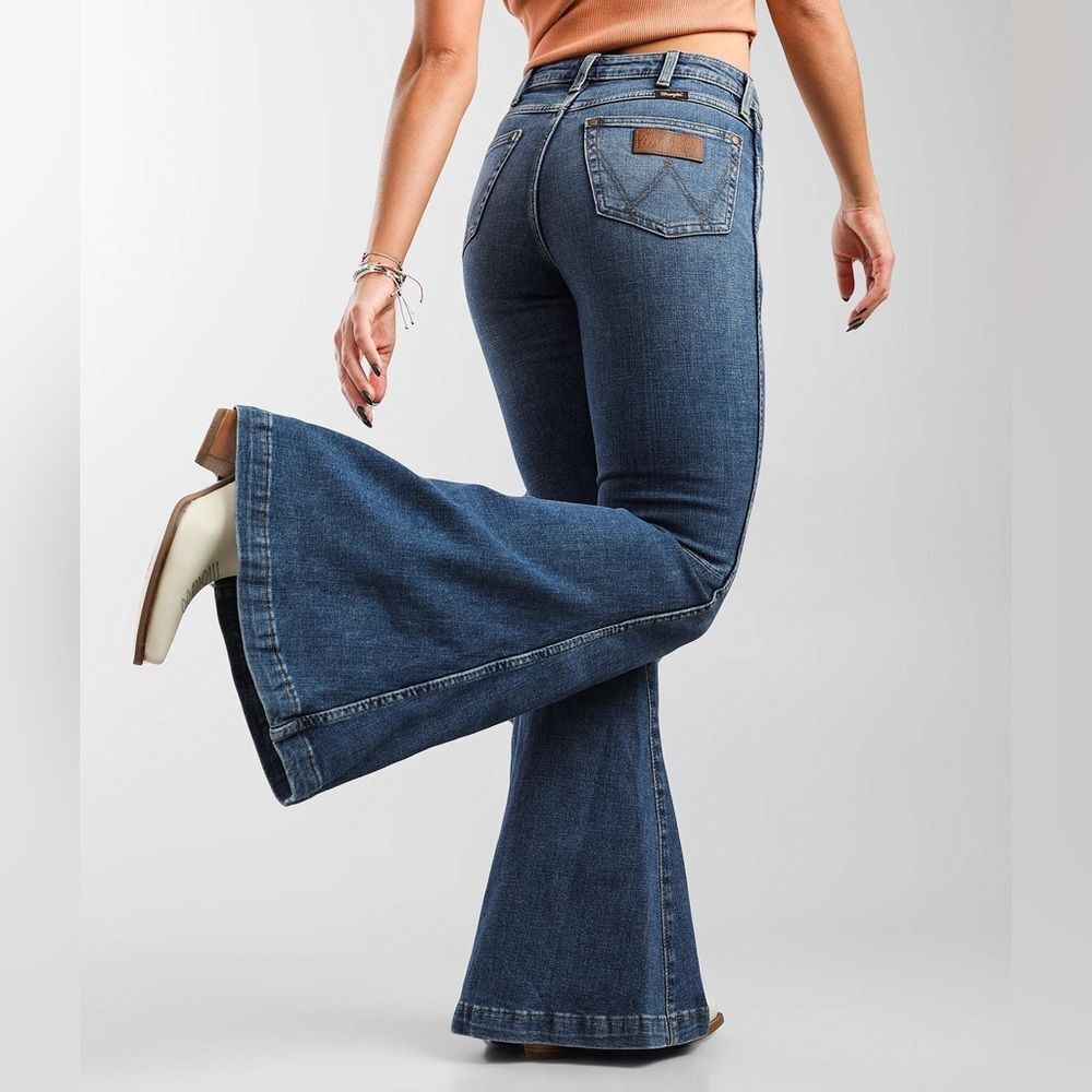 Wrangler Retro • Extreme flare Paige jeans